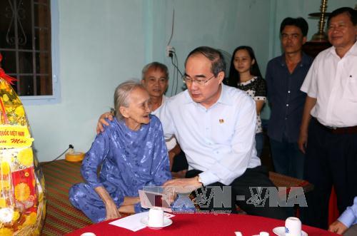 Đồng chí Nguyễn Thiện Nhân thăm, chúc Tết tại Vĩnh Long ảnh 1